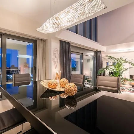 Akemi Luxury Villa *