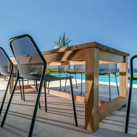 Akemi Luxury Villa *